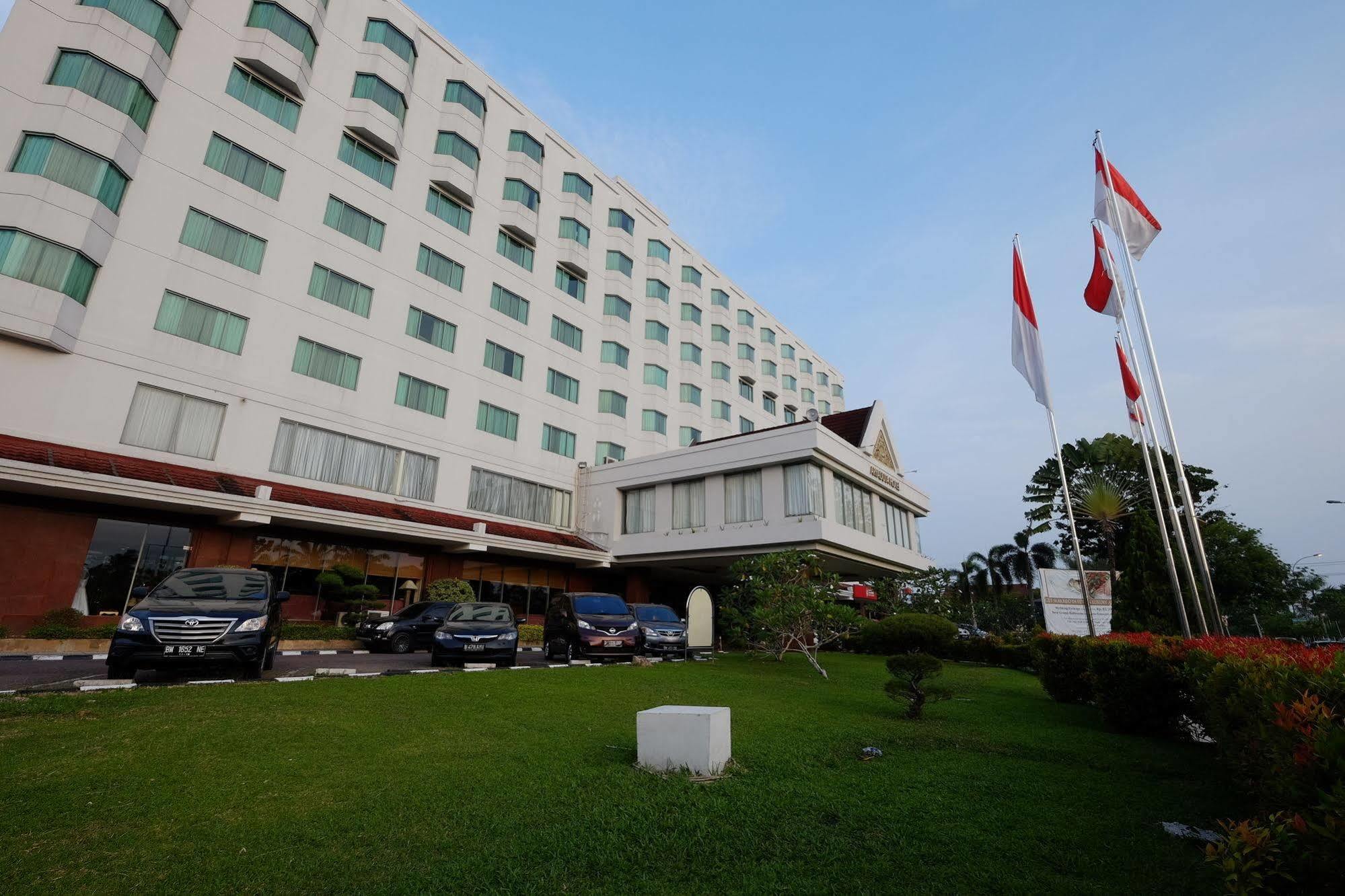 Hotel Aryaduta 4*
